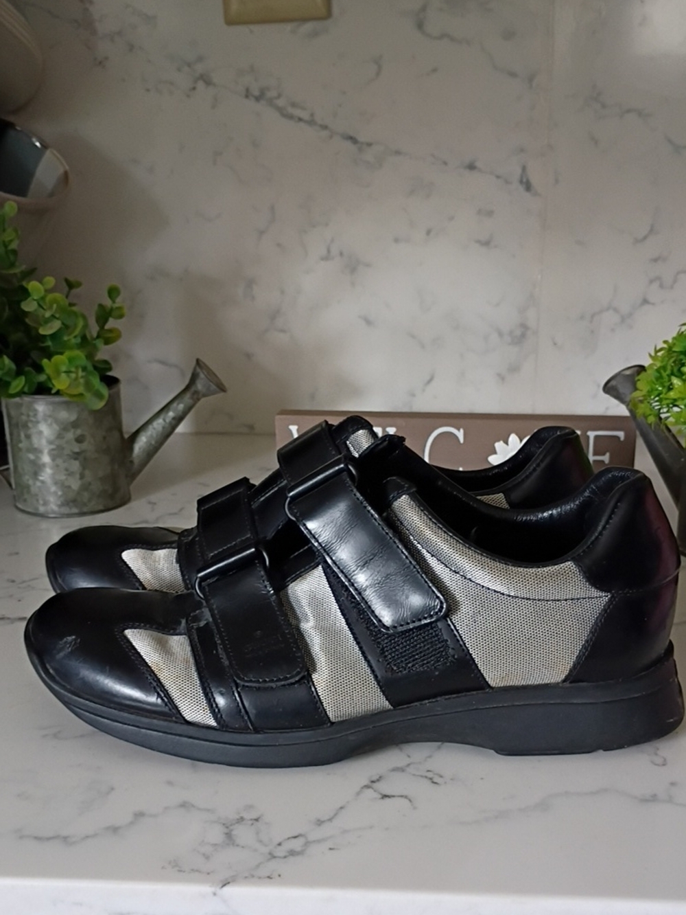 Gucci Women Black and Gray Velcro Strap Sneakers